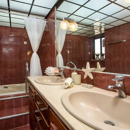 Elegant In Rhodes Town Apartman